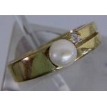 DAMENRING 333/000 Gelbgold mit Perle und Diamanten. Brutto ca. 3,5g, Gr.56 A LADIES RING 333/000