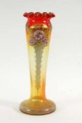 JUGENDSTIL ZIERVASE Frankreich um 1900 Farbloses Glas mit rot-gelb verlaufendem Überfang.