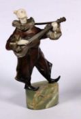 BRUNO ZACH Schytomir/Ukraine 1891 - 1945 Wien Bajazzo mit Gitarre. Bronze, polychrome