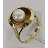 DAMENRING 585/000 Gelbgold mit Perle. Brutto ca. 5,6g, Gr. 58 A LADIES RING 585/000 yellow gold