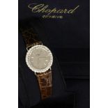 CHOPARD DAMEN-ARMBANDUHR L.U. Chopard, Genève 750/000 Weißgold mit Brillantlunette. Handaufzug,