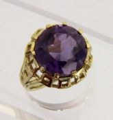 DAMENRING 585/000 Gelbgold mit Amethyst. Brutto ca. 9,7g, Gr. 56 A LADIES RING 585/000 yellow gold