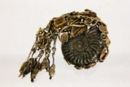 ANHÄNGER Silber vergoldet mit Ammonit, Citrin und angehängter Biwaperle. L.7,5cm A PENDANT Gilt
