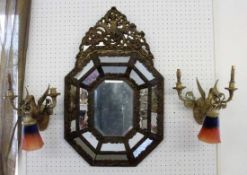 WANDSPIEGEL UNS PAAR APPLIKEN um 1900 Oktogonale Form mit Spiegelfacetten in Metalleinfassung.