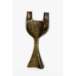 BRANDT, EDGAR Paris 1880 - 1960 Collonge-Bellerive Abstrakte Figur. Patinierte Bronze, bez.: E.