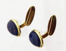 PAAR MANSCHETTENKNÖPFE 585/000 Gelbgold mit Lapislazuli. Brutto ca. 11,7g A PAIR OF CUFFLINKS 585/