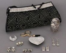 LOT SCHMUCK UND ACCESSOIRES A LOT OF JEWELLERY ITEMS AND ACCESSORIES