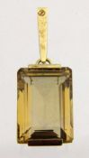 ANHÄNGER 585/000 Gelbgold mit Citrin im Baguettschliff. L.4cm A PENDANT 585/000 yellow gold set with