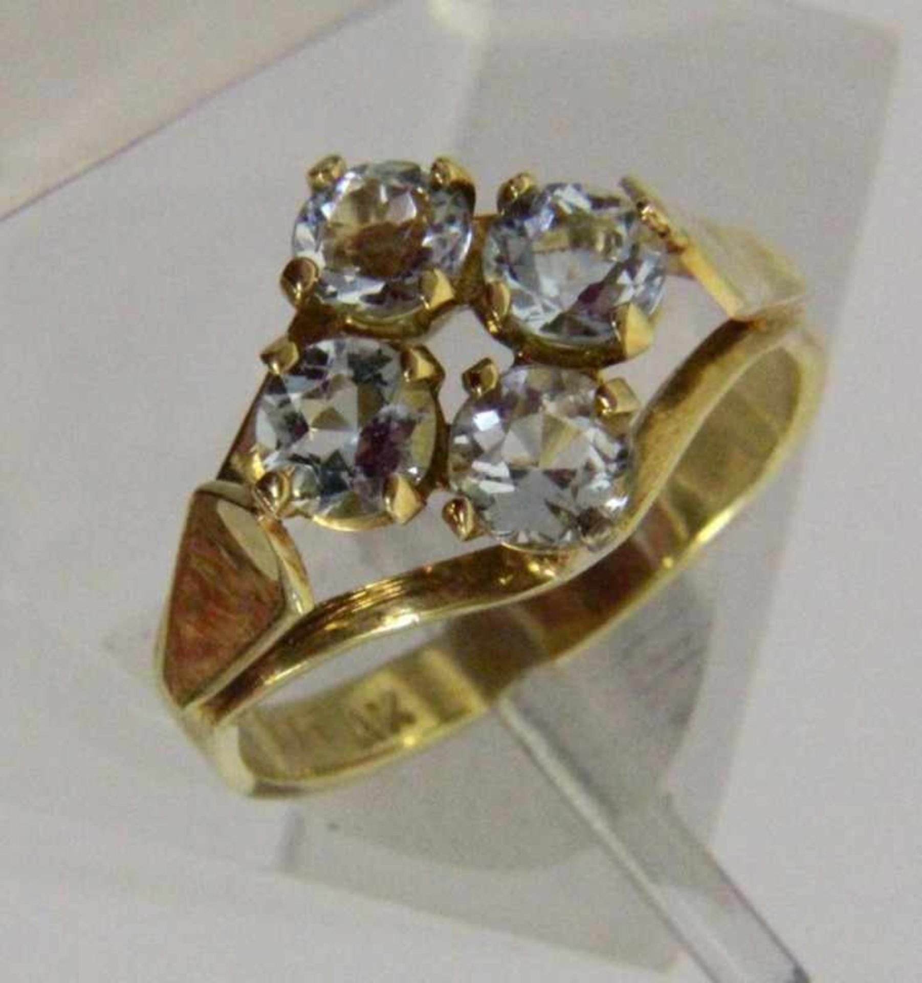 DAMENRING 585/000 Gelbgold mit Aquamarin. Brutto ca. 3,6g, Gr. 52 A LADIES RING 585/000 yellow