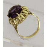 DAMENRING 585/000 Gelbgold mit Amethyst. Brutto ca. 7,2g, Gr. 58 A LADIES RING 585/000 yellow gold