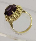 DAMENRING 585/000 Gelbgold mit Amethyst. Brutto ca. 7,2g, Gr. 58 A LADIES RING 585/000 yellow gold