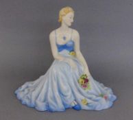 SITZENDE ART DECO DAME Royal Dux, Deutschland, 20.Jh. Farbig bemalte Keramikfigur. Modell-Nr. 15717,