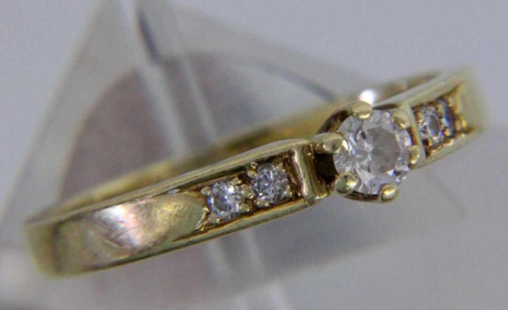 DAMENRING 585/000 Gelbgold mit Brillant-Solitär. Brutto ca. 3g, Gr. 56 A LADIES RING 585/000