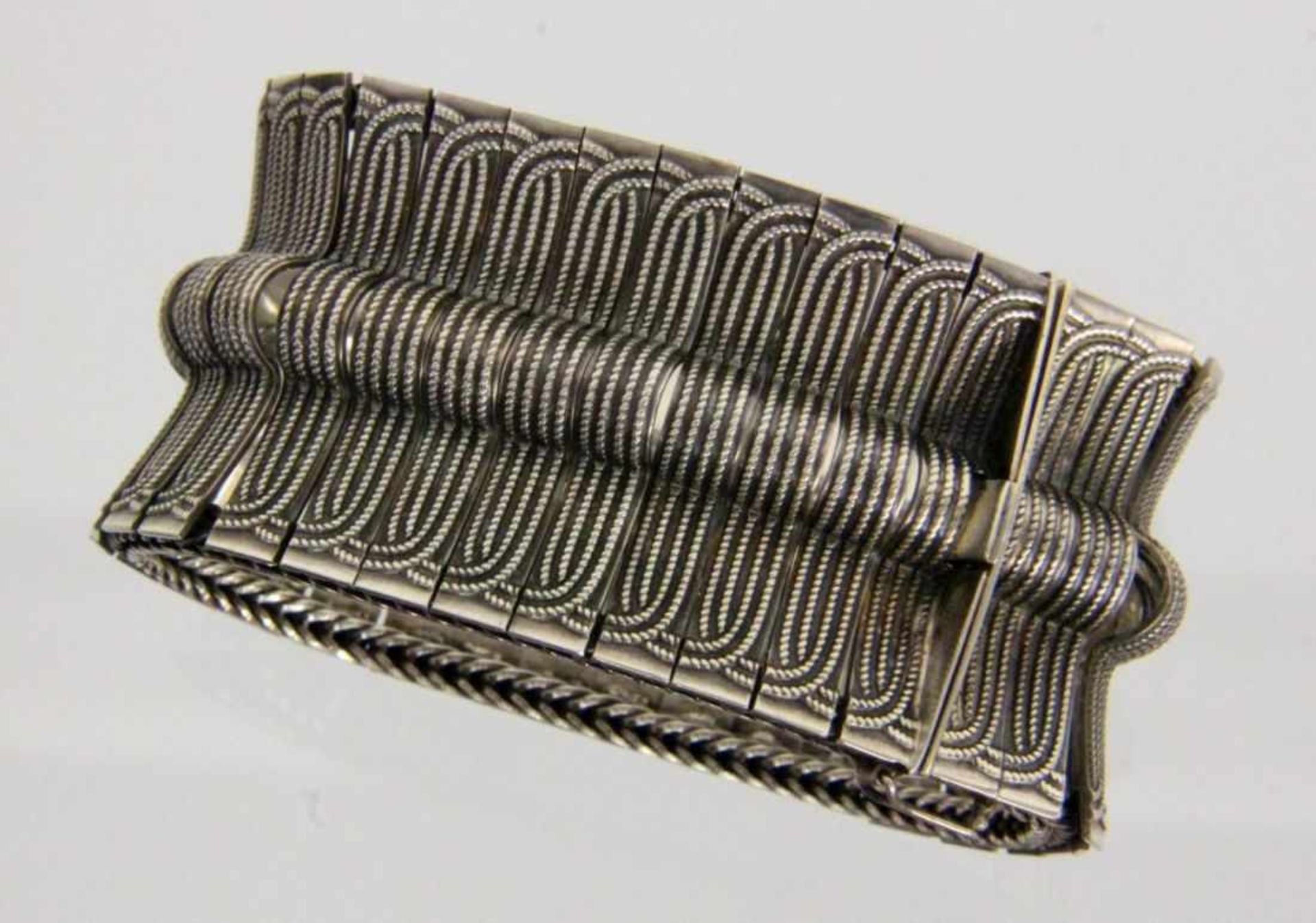 ARMBAND Silber. Ca. 88g, 18,5x3,5cm A BRACELET Silver. Approximately 88 g, 18.5x3.5 cm