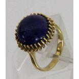 DAMENRING 585/000 Gelbgold mit Lapislazuli. Brutto ca. 6,3g, Gr. 56 A LADIES RING 585/000 yellow