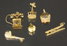 LOT VON 6 ANHÄNGERN 333/000 Gelbgold. Zus. ca. 20g A LOT OF 6 PENDANTS 333/000 yellow gold.