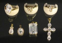 LOT VON 7 TEILEN GOLDSCHMUCK 333/000 Gelbgold mit Zirkonia A LOT OF 7 GOLD JEWELLERY ITEMS 333/000