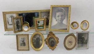 LOT VON 12 BILDERRÄHMCHEN meist Holz, vergoldet A LOT OF 12 SMALL PICTURE FRAMES mostly wood, gilt