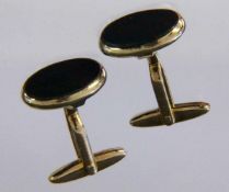 PAAR MANSCHETTENKNÖPFE 585/000 Gelbgold mit Heliotrop. Brutto ca. 6,5g A PAIR OF CUFFLINKS 585/000