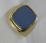 HERRENRING 585/000 Gelbgold mit Lagenstein. Gr.58, brutto ca. 7,6g A MANS RING 585/000 yellow gold