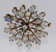 OPALBROSCHE 585/000 Gelbgold mit 24 Opal-Navetten von zus. ca. 1,60ct und 6 Achtkant-Diamanten von