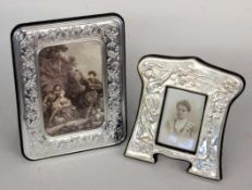 ZWEI SILBERRAHMEN TWO SILVER FRAMES