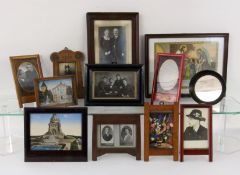 LOT VON 12 BILDERRÄHMCHEN meist Holz A LOT OF 12 SMALL PICTURE FRAMES mostly wood, gilt