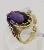 DAMENRING 585/000 Gelbgold mit Amethyst und Diamanten. Brutto ca. 8g, Gr. 58 A LADIES RING 585/000