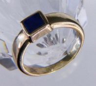 DAMENRING 585/000 Gelbgold mit Lapislazuli. Gr. 52, Brutto ca. 3,9g A LADIES RING 585/000 yellow