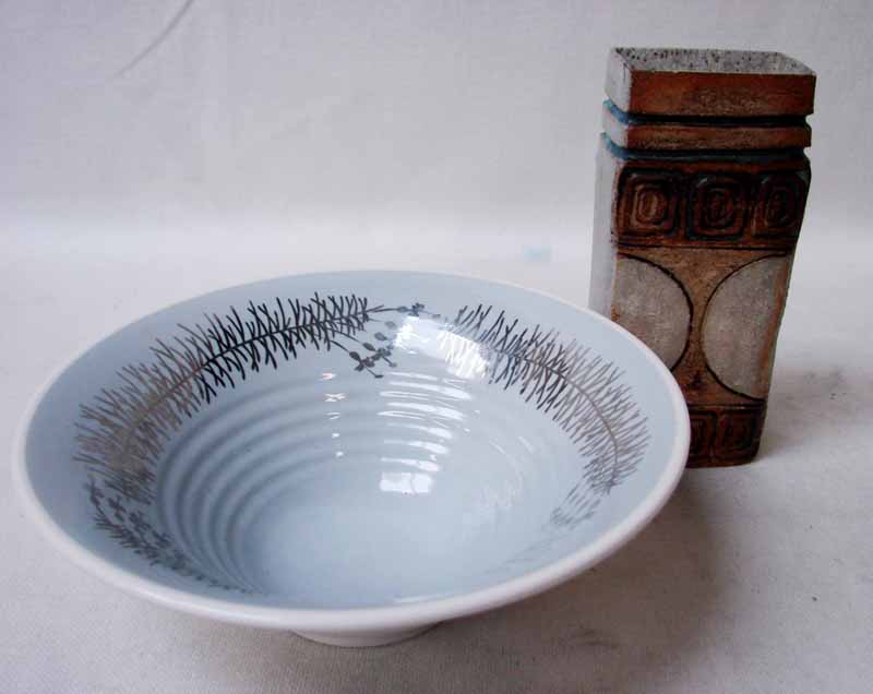 A Royal Lancastrian pottery Bowl, 1950's internally silver fern leaf decoration on grey ground, 23cm