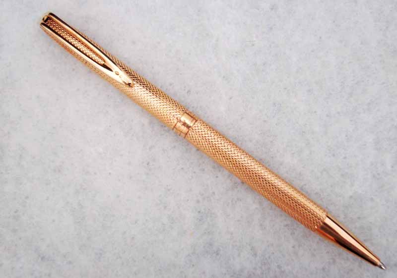 A Waterman 18ct gold Propelling Ball Point Pen, diamond pattern finish to case, 18ct gold pocket