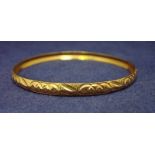 A continental 22k gold bangle, decorated outer surface, 6.5cm diameter, 10.4g