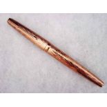 A Parker 9ct gold cased Fountain Pen, bark texture finish to case, 9ct gold arrow pocket clasp, 26.