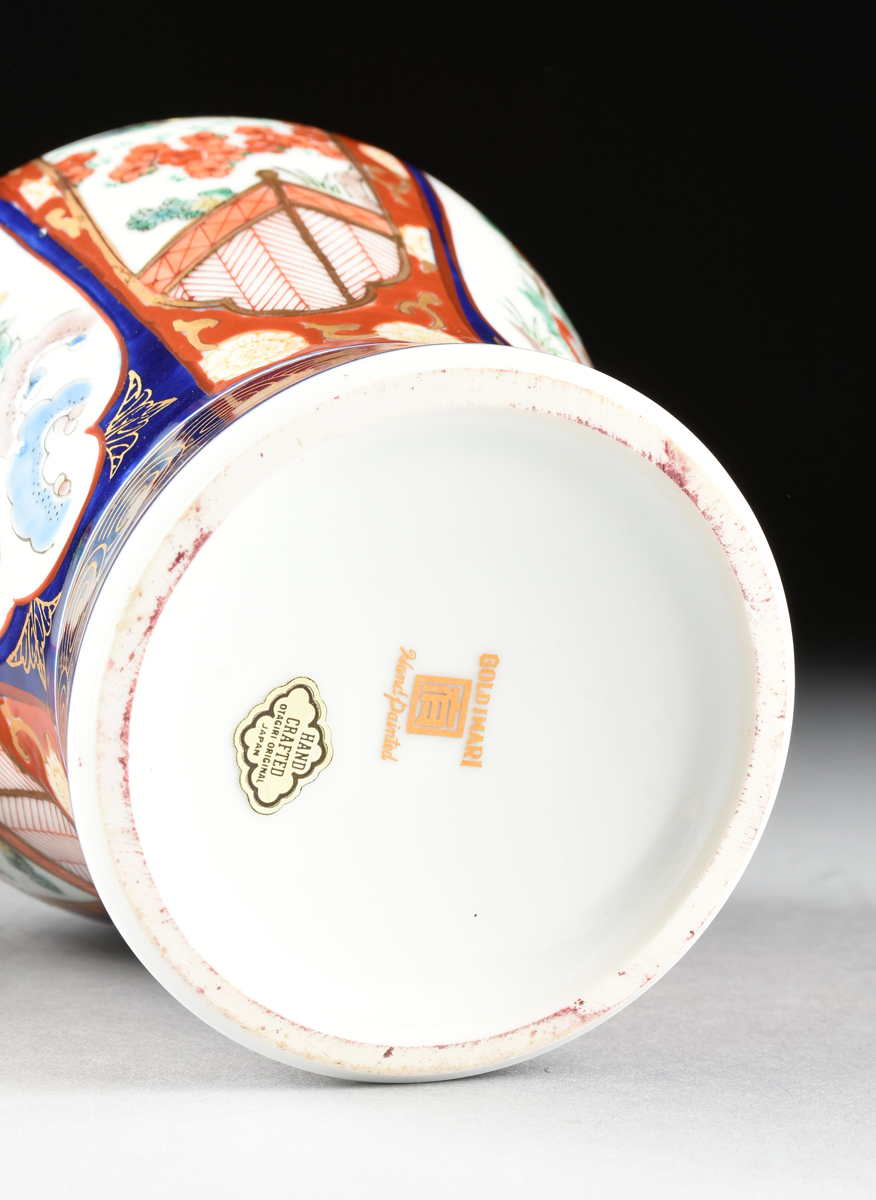 A GROUP OF FOUR PORCELAIN VESSELS, comprising a Japanese Otagiri Gold Imari baluster form lidded - Image 18 of 18