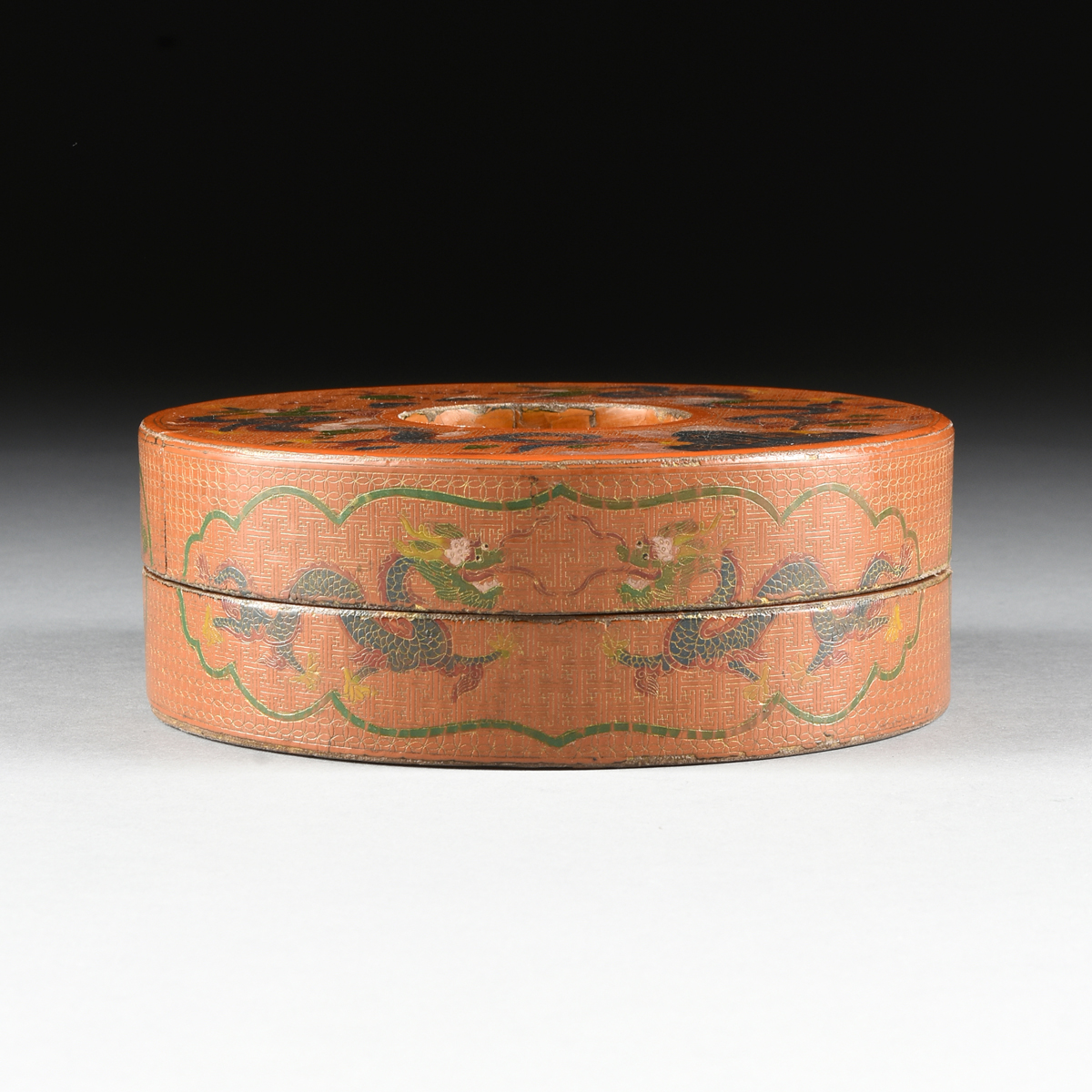 A CHINESE COIN FORM COVERED LACQUERED WOOD BOX, EARLY 20TH CENTURY, the orange lacquered wood box of - Image 2 of 9