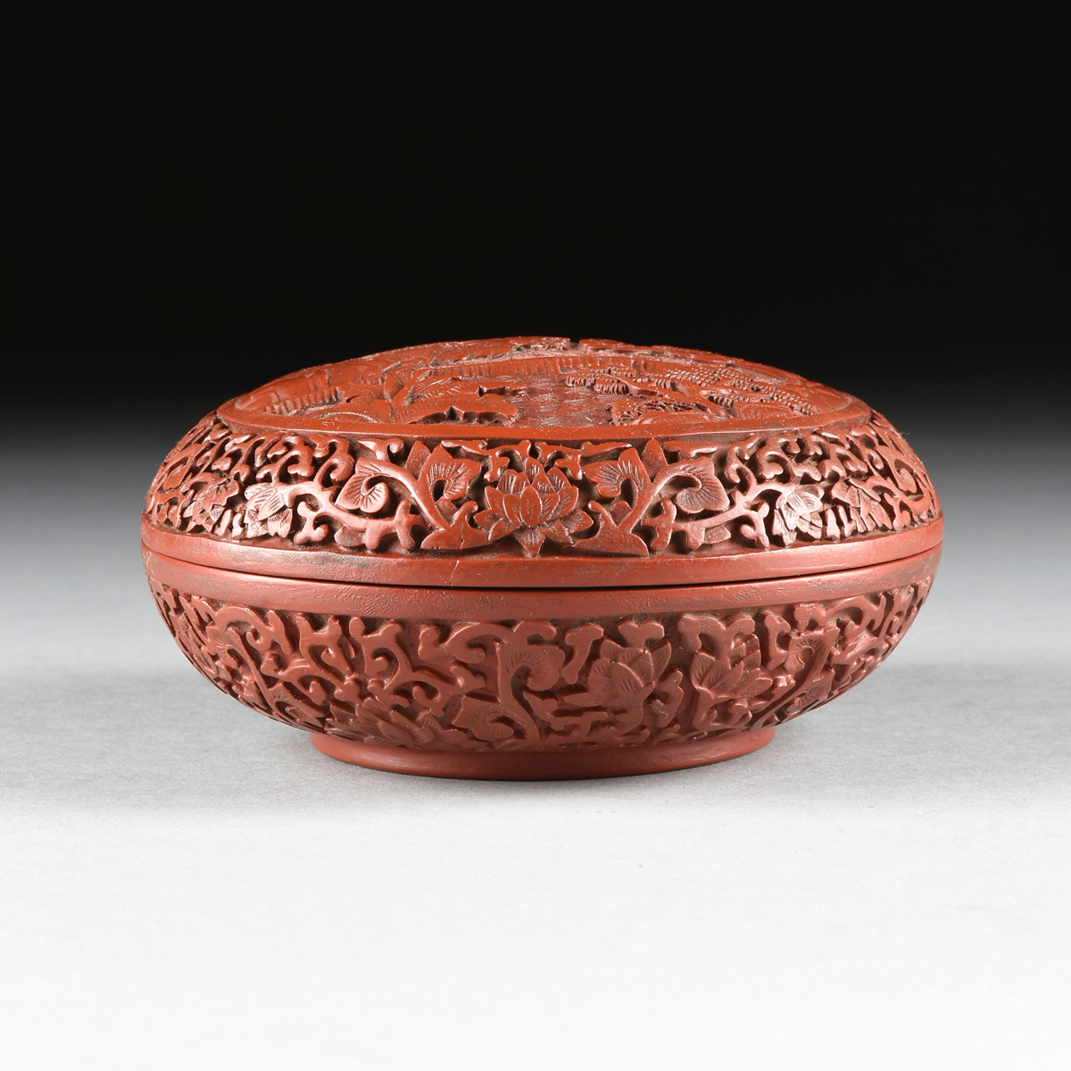 A CHINESE CARVED CINNABAR LACQUER COVERED BOX, REPUBLIC PERIOD CIRCA 1917-1949, the circular - Image 6 of 10