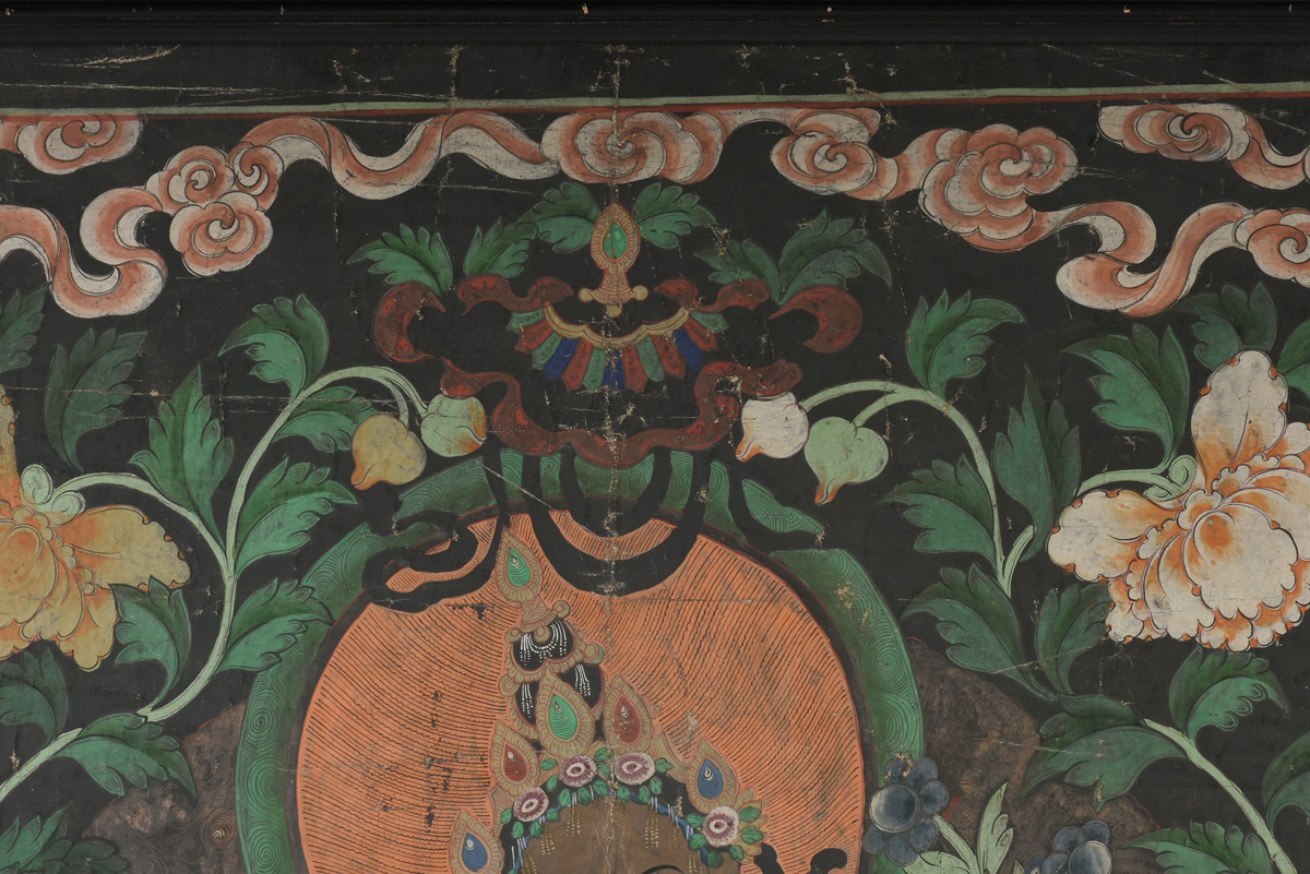 AN ANTIQUE FRAMED TIBETAN THANGKA PAINTING, paint on linen. 38" x 27" Condition: Roll marks visible. - Image 7 of 9