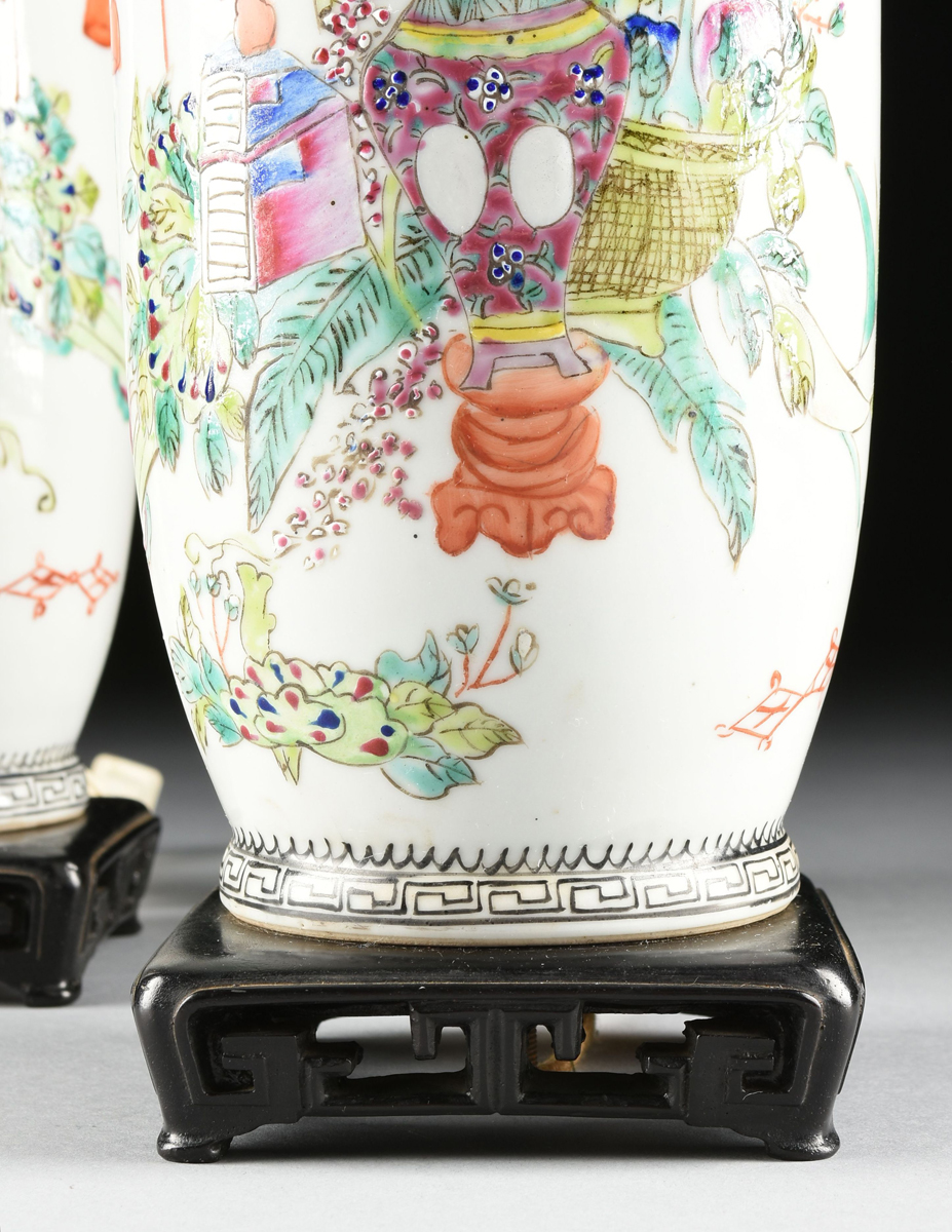 A PAIR OF CHINESE EXPORT REPUBLIC PERIOD CANTON STYLE FAMILLE ROSE TABLE LAMPS, EARLY/MID 20TH - Image 4 of 10