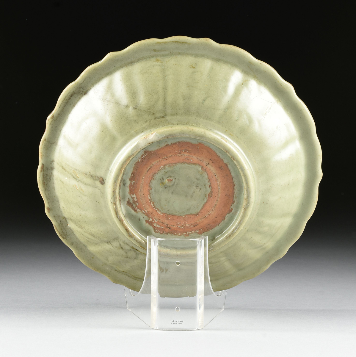 A CHINESE LONGQUAN CELADON CHARGER, MING DYNASTY (1368-1644), of lobed form with fluted sides and - Image 4 of 6