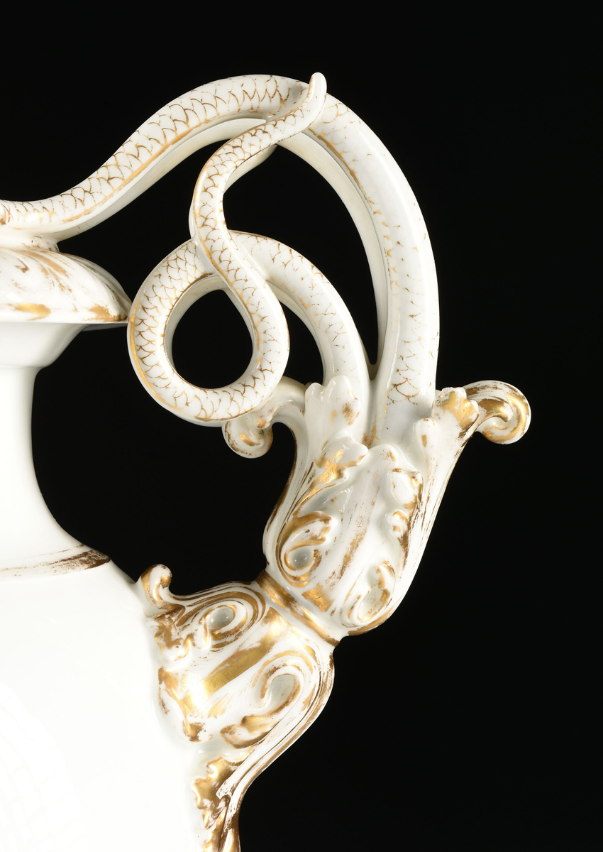 A CONTINENTAL PORCELAIN VASE WITH GILT AND TRANSFER PRINTED DECORATION, 20TH CENTURY, of baluster - Image 5 of 11