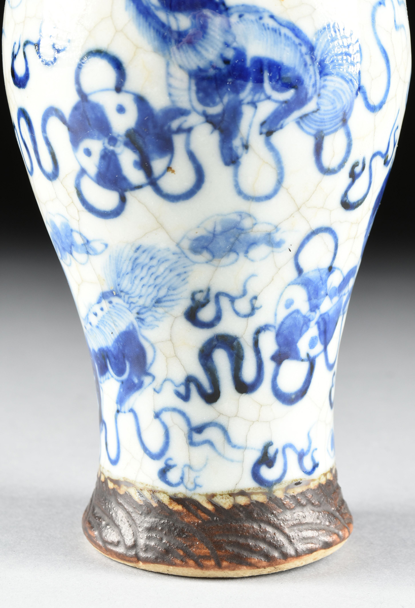 A CHINESE PORCELAIN VASE WITH IRON BROWN BANDED BLUE AND WHITE DECORATION, LATE QING PERIOD, of - Image 5 of 11