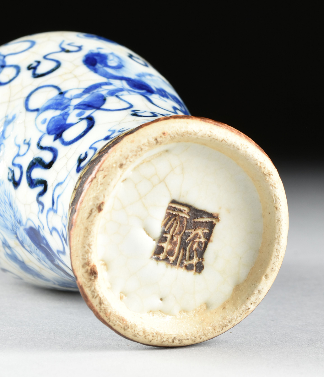 A CHINESE PORCELAIN VASE WITH IRON BROWN BANDED BLUE AND WHITE DECORATION, LATE QING PERIOD, of - Image 11 of 11