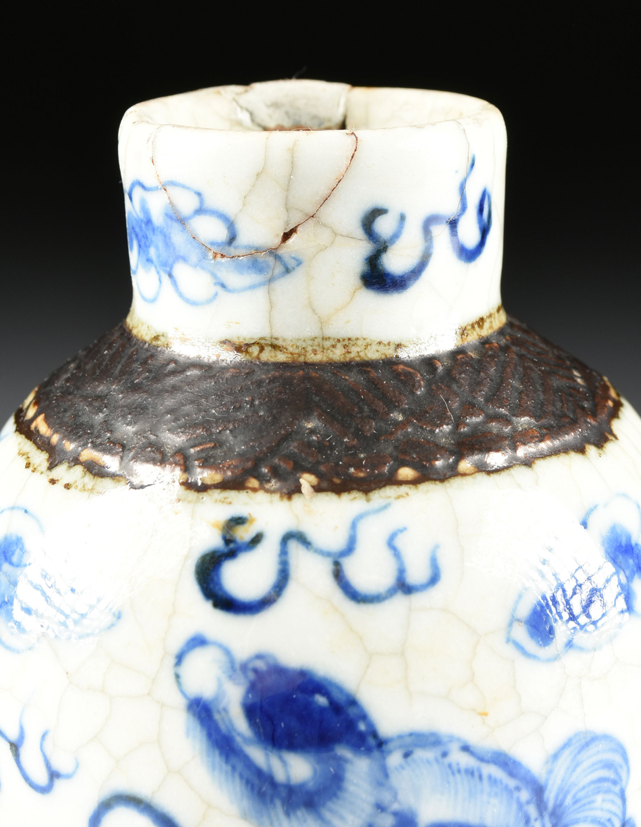 A CHINESE PORCELAIN VASE WITH IRON BROWN BANDED BLUE AND WHITE DECORATION, LATE QING PERIOD, of - Image 2 of 11