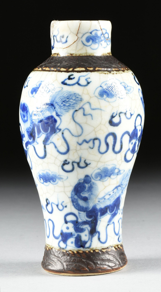 A CHINESE PORCELAIN VASE WITH IRON BROWN BANDED BLUE AND WHITE DECORATION, LATE QING PERIOD, of - Image 6 of 11