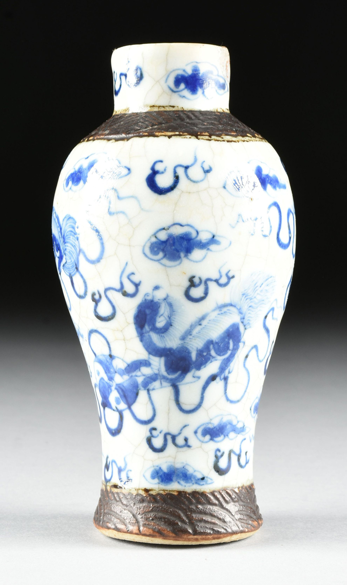 A CHINESE PORCELAIN VASE WITH IRON BROWN BANDED BLUE AND WHITE DECORATION, LATE QING PERIOD, of - Image 8 of 11