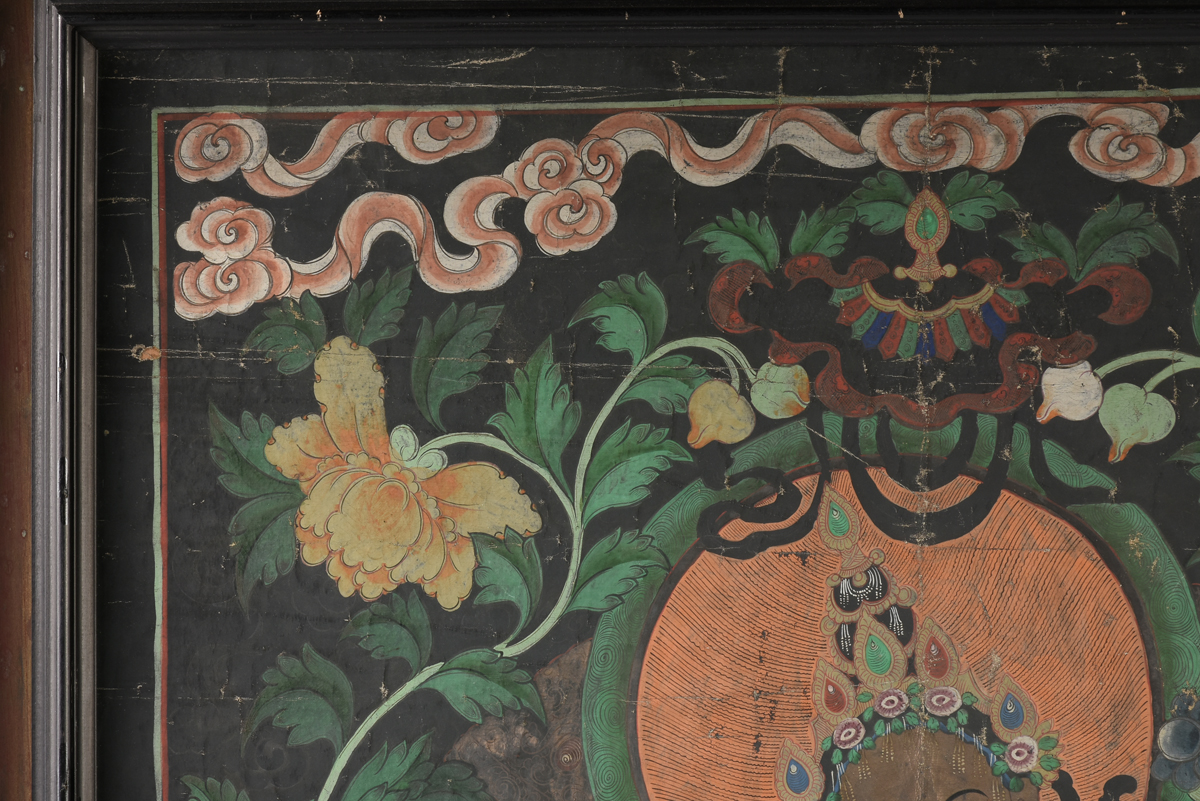 AN ANTIQUE FRAMED TIBETAN THANGKA PAINTING, paint on linen. 38" x 27" Condition: Roll marks visible. - Image 8 of 9