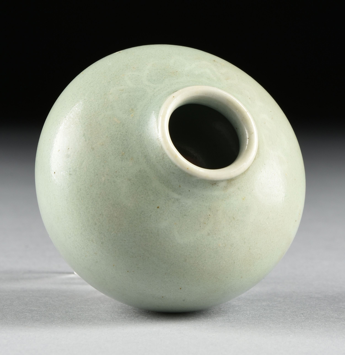 A KOREAN SLIP INLAID CELADON VASE, CHOSON DYNASTY (1392-1910), of squat globular form with incised - Image 3 of 5