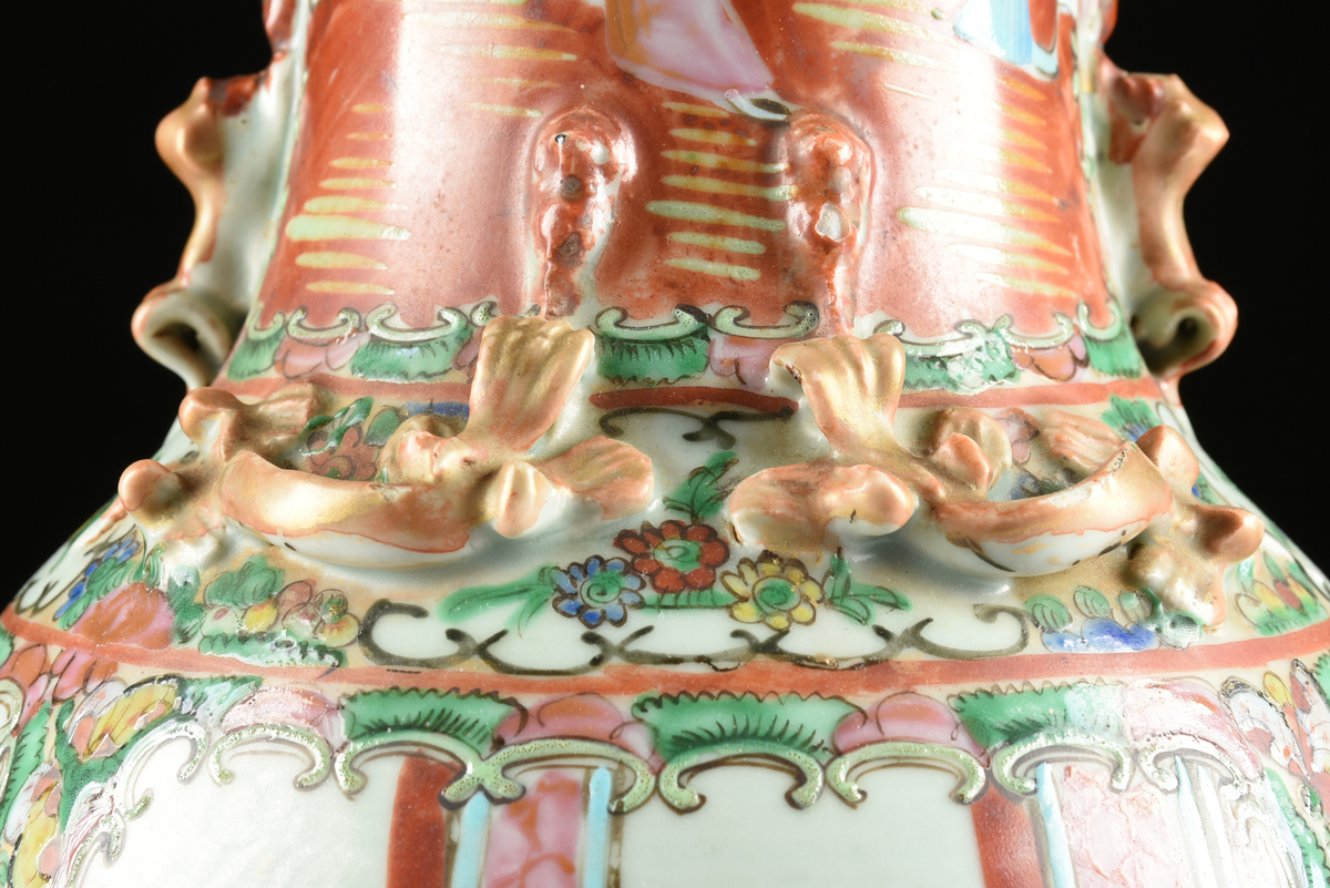 A PAIR OF CHINESE EXPORT PORCELAIN "ROSE MEDALLION" PATTERN VASES, 20TH CENTURY, each of baluster - Image 12 of 13