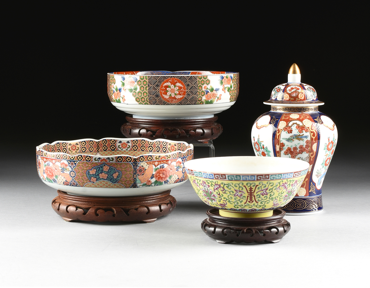 A GROUP OF FOUR PORCELAIN VESSELS, comprising a Japanese Otagiri Gold Imari baluster form lidded