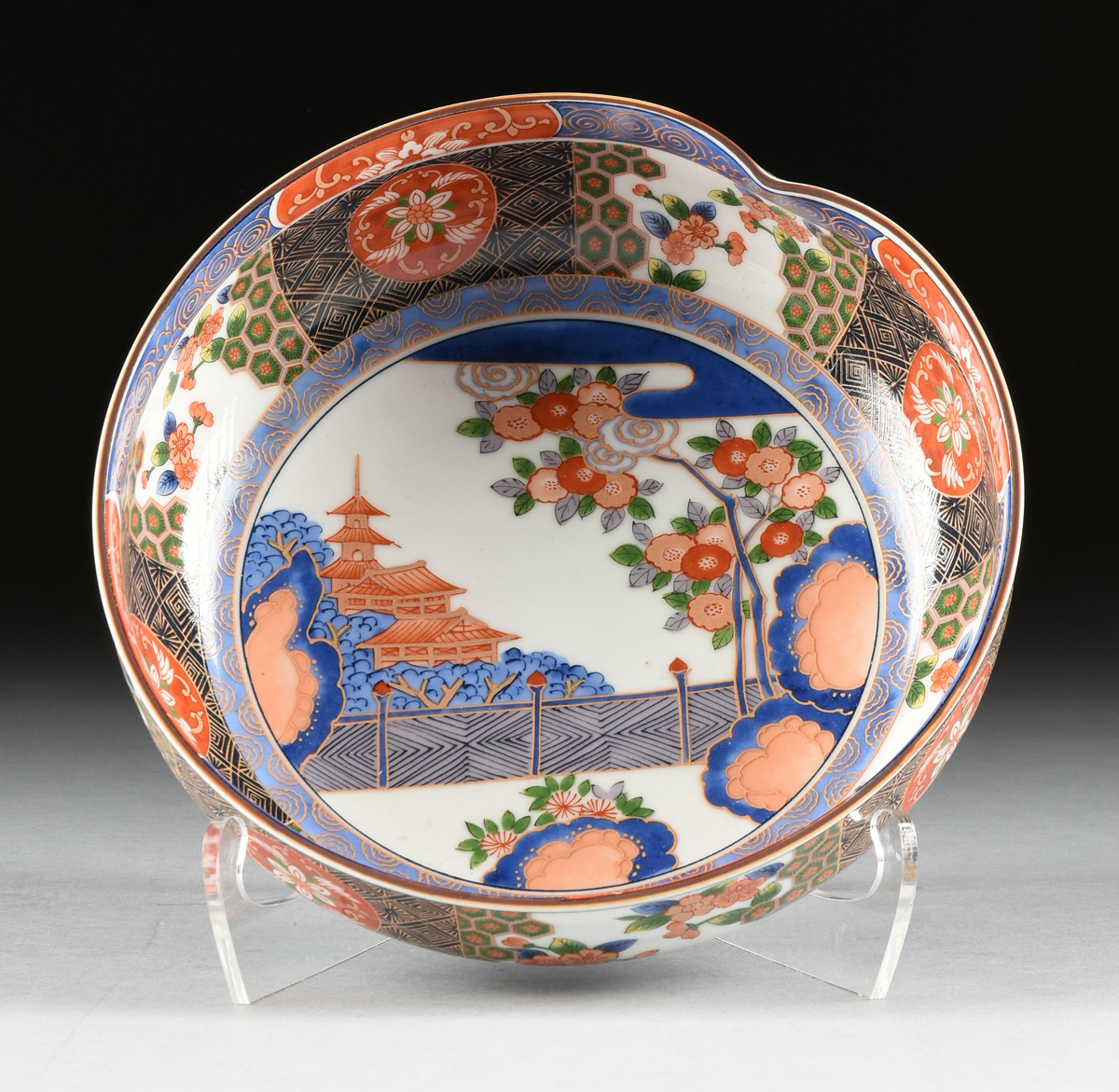 A GROUP OF FOUR PORCELAIN VESSELS, comprising a Japanese Otagiri Gold Imari baluster form lidded - Image 3 of 18